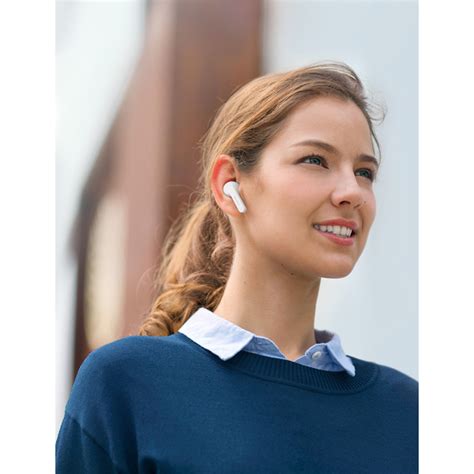Pairing the anker soundcore liberty air to your device is as easy as taking both earbuds out of the charging case. 価格.com - Anker、完全ワイヤレスイヤホン「Soundcore Liberty Air」7,999円で発売