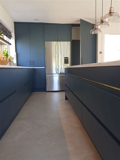 Contemporary Seamless Designed Fitted Kitchen Fine Edge Design