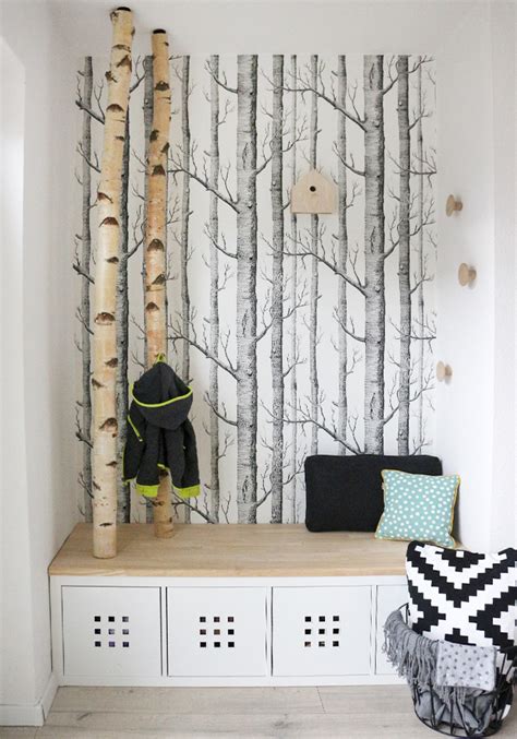 Schau dich jetzt bei ikea um und entdecke unsere vorschläge & inspirationen für deinen flur & eingangsbereich mit schönen flurmöbeln. DIY Garderobe mit Birkenstämmen und Kallax von Ikea selbst ...