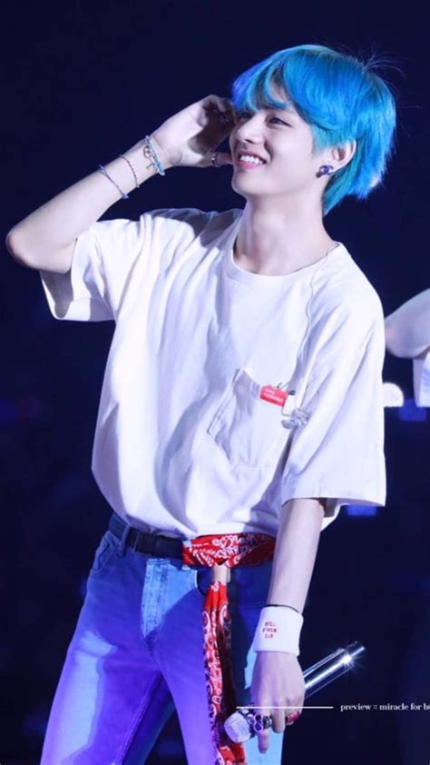 From the orange round glasses to the belt the burgundy socks and blue envelope bag he knows how to accessorize up in order to dazzle. God I love Tae with blue hair 💀💙💙💙 | Kim taehyung, V taehyung