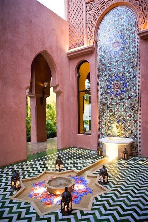 Moroccan Riad In Old Medina Showing Courtyard モロッカンインテリア（moroccan