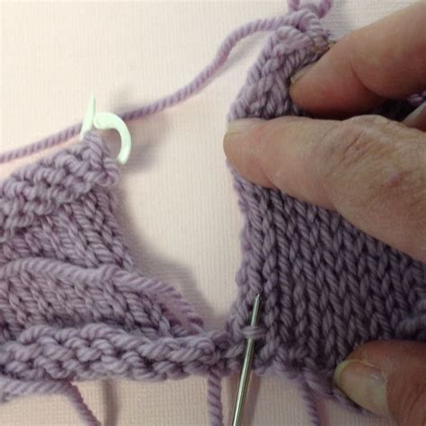 This is a tutorial on how to do the mattress stitch in stockinette, garter, and seed stitch. Knitting: How-to Join Seams with Mattress Stitch — Blog ...