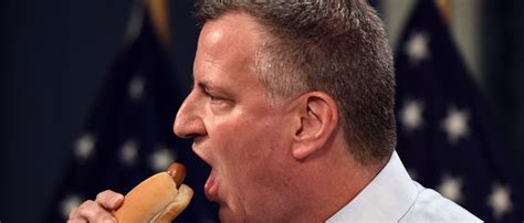 de blasio had police boot homeless from rail station to have a ‘clean press event the daily