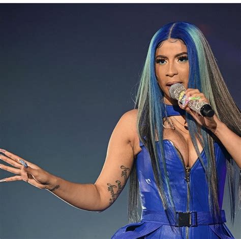 The wap rapper 27 keeps pushing the limits with her fashion and beauty looks and now thanks to longtime hairstylist tokyo stylez cardi s debuted one of. Pin by Leah 🍩🍩 on cardi b | Cardi b, Raw indian hair, Sew ...