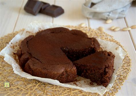 Mescolate con una forchetta e tenete da parte 3. Torta fondente cioccolato e mandorle, torta al cioccolato