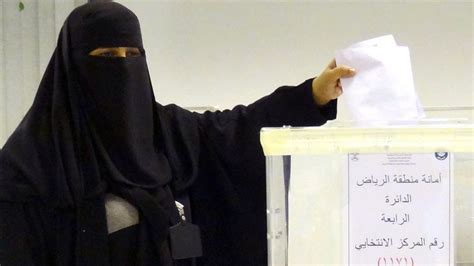 Women Vote In Saudi Arabia Elections For First Time Bbc News
