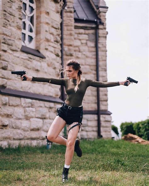 Pin By 𝒞𝒽𝑒𝓇𝓇𝓎𝟤 On My Writing Inspiration Badass Aesthetic Military Girl Action Poses