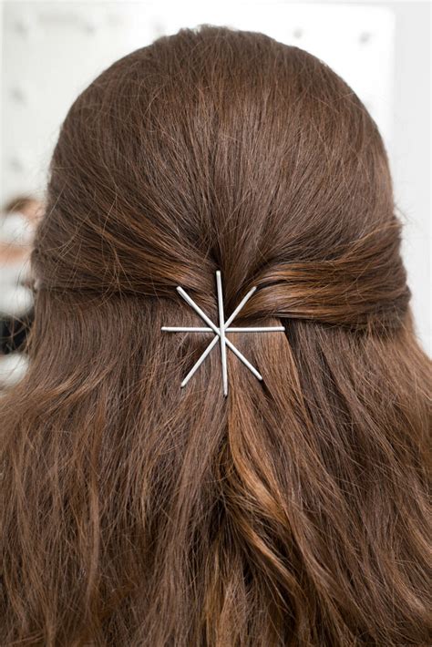 16 Stylish And Easy Bobby Pin Hairstyles Be Asia Fashion Beauty