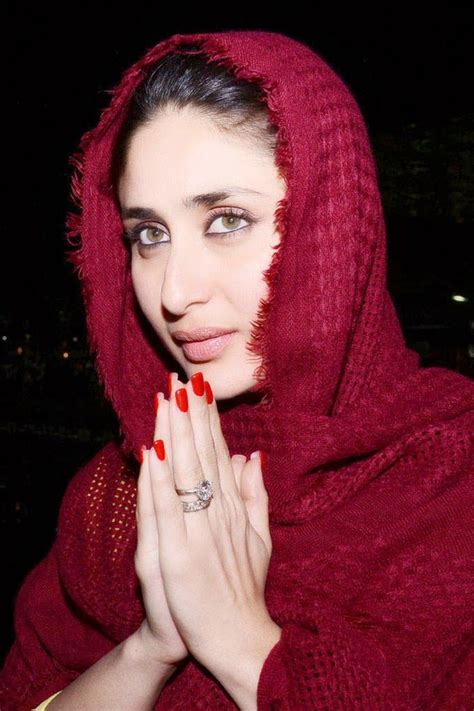 Indian Actress Kareena Kapoor Photos At Golden Temple In Red Dress Kareena Kapoor Photos