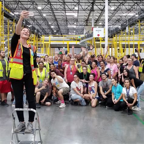 Amazon To Raise Minimum Wage To 15 For All Us Employees Gafollowers