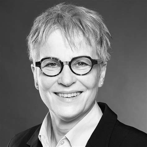 Hier postet das social media team. Ellen Nierstenhoefer - Kauffrau fuer Bueromanagement ...