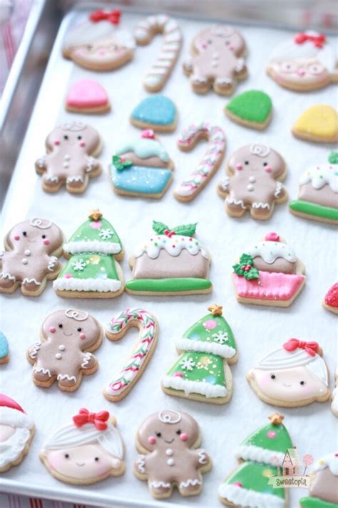And there you have it! Simple Mini Christmas Cookies Decorated with Royal Icing | Sweetopia