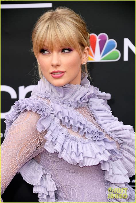 Taylor Swift Wows In Purple Dress At Billboard Music Awards 2019