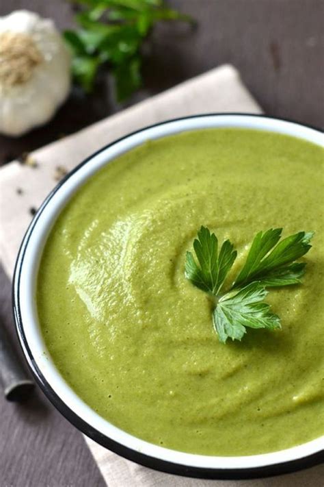 Cream of broccoli soup is a favorite of mine, this slimmed down version is so good, and it's quick and easy to prepare. Low calorie recipes: Broccoli soup