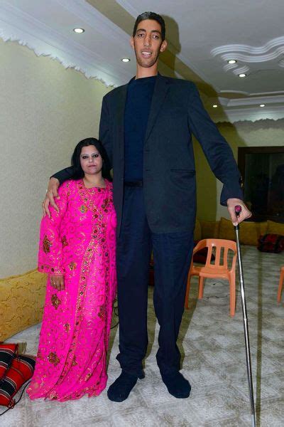 Soaring Love World S Tallest Man Finds His Match Rediff Com News