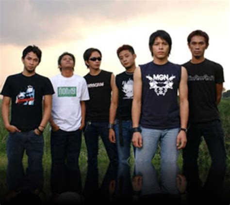 Sehingga jam terbang kamu akan semakin bertambah. Chord Kunci Gitar dan Lirik Lagu Menunggumu - Peterpan ...