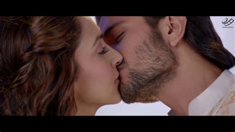 Kiara Advani Kissing Scene Machine Fhd Youtube