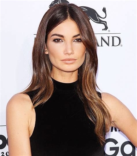 Lily Aldridge S Simple Tousled Waves And The Perfect Nude Lip Lily