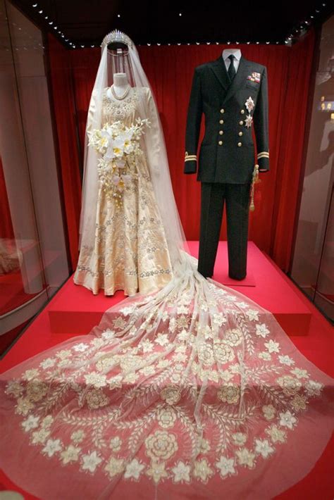 Before you go dress shopping, you'll need to measure yourself so you can go prepared with your dress size and what that converts to in waist, bust and hip measurements. Queen Elizabeth II wedding dress, 1949 | Queen elizabeth ...