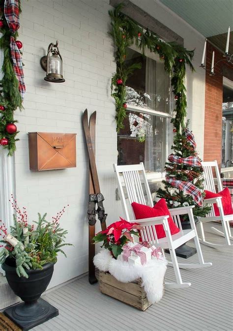 20 Easy Front Porch Christmas Decorations