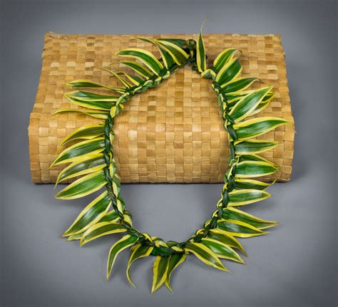 Song Of India Lei Puna Ohana Tropical Flowers And Leis
