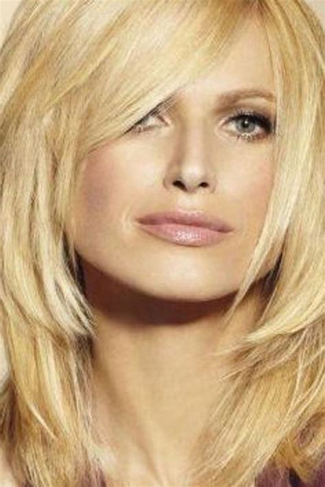 25 idées de coupes dégradées | Coiffures dégradé mi-long, Coiffures