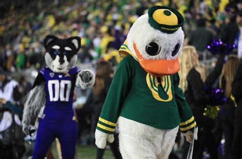 The Pac 12 Is ‘on An Island’ Without A Media Deal