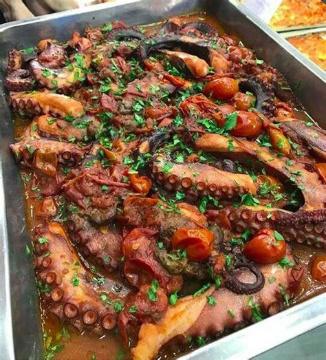 Tentacules de poulpe braisées au vin blanc