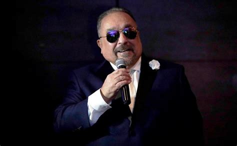 La cantante ariana grande y el agente de bienes raíces dalton gomez contrajeron matrimonio el 15 de fue la propia intérprete de side to side quien sorprendió al difundir las primeras imágenes de lo que fue la. Ariana Grande se casó con Dalton Gómez el fin de semana