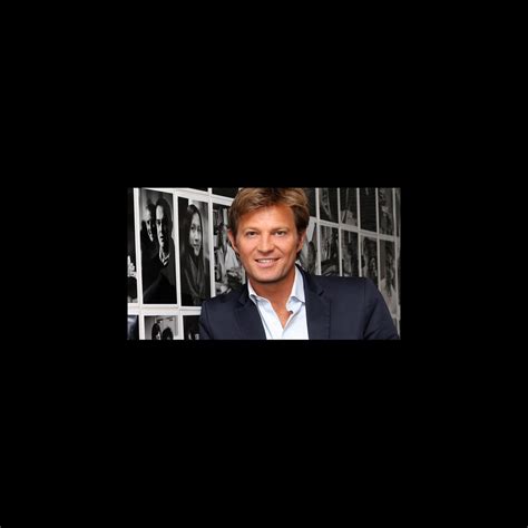 Le chroniqueur julien bellver s'est en quelque sorte moqué de sophie davant en faisant une fausse une de magazine. Laurent Delahousse, présentateur du JT préféré des ...