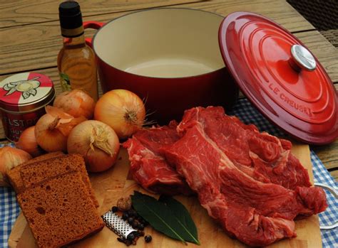 Limburgs zoervleisj of zuurvlees Streekgerecht uit Limburg
