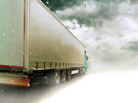 How Truck Drivers Navigate Bad Weather