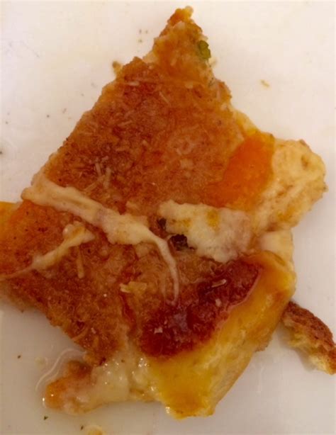 La crema di zucca è un delicato comfort food, una zuppa preparata con polpa di zucca gialla, aromatizzata alla cannella e servita con crostini dorati. Ricette con la zucca gialla - Blog Family