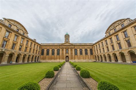 Year-Round University Consultation Service - Oxford International College