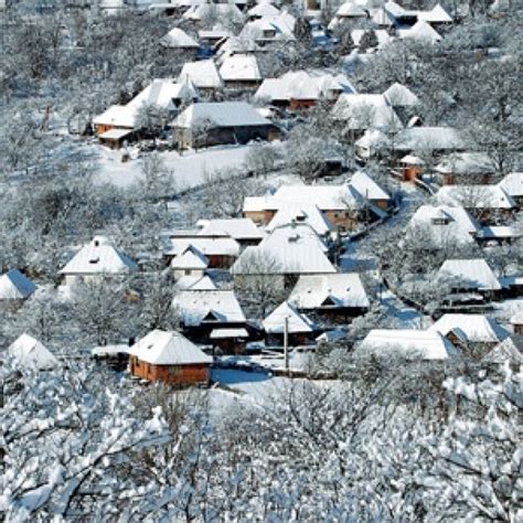 Obiceiuri De Iarna In Maramures Romania Turistica 100 Turism Romanesc