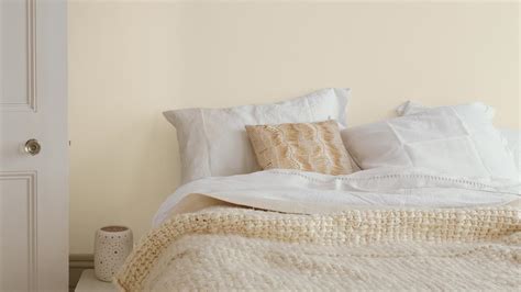 Create A Cosy Cream And White Bedroom Ideas Dulux