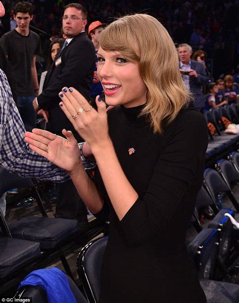 Taylor Swift Takes Karlie Kloss To The Knicks Game In Nyc Daily Mail