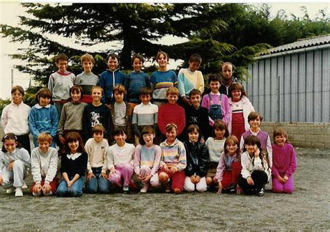 Son effectif est compris entre 50 et 99 salariés. Photo de classe La classe de CM1 de 1984, Ecole Montfort ...