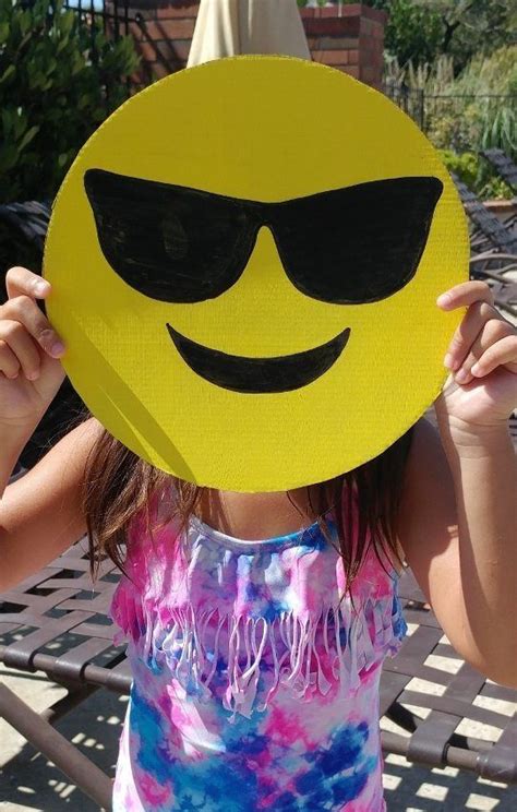 How To Make Cardboard Emoji Faces Emoji Photo Booth Diy Photo Booth