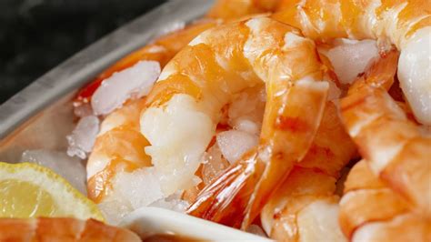 In 1984, australian comedian paul hogan, aka the future crocodile dundee, filmed an ad that promoted australian tourism. What's the Difference Between Shrimp and Prawns? | Mental ...