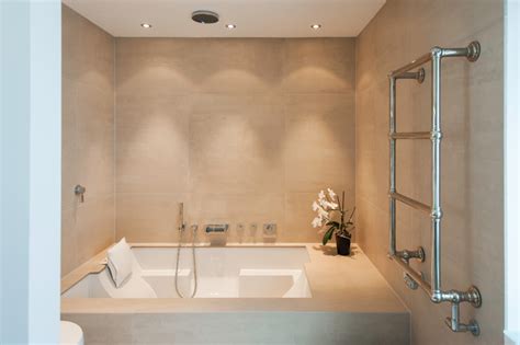 Diese können bei ausreichender fläche auch im bad installiert werden. Bad mit Wellness Badewanne - Einbaubadewanne - Modern ...