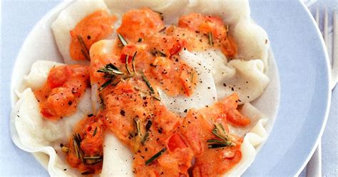 Outstanding flavor, very creaming and satisfying over even mediocre ravioli. Chicken ravioli with creamy tomato sauce