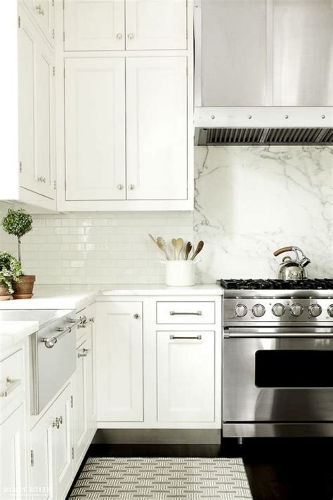 Full kitchen remodels or builds require more than just new cabinets. 70+ Stunning White Cabinets Kitchen Backsplash Decor Ideas ...