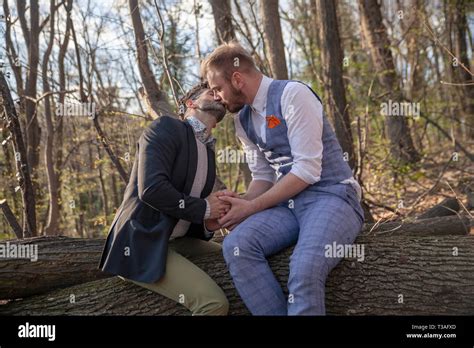 Homosexuell Paar Küssen Fotos Und Bildmaterial In Hoher Auflösung Alamy