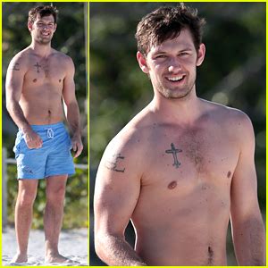 Alex Pettyfer Goes Shirtless Sexy For Miami Beach Day Alex Pettyfer