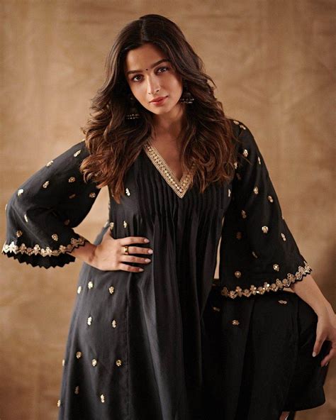Alia Bhatt Looks Gorgeous In A Black Anarkali Dress For Darlings