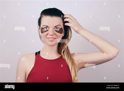 Young Woman Eyepatch Portrait Hi Res Stock Photography And Images Alamy
