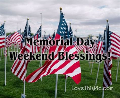 Many American Flags With The Words Memorial Day Weekend Blessings On