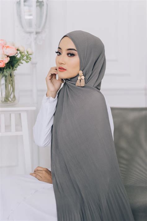 Another interpretation can also refer to the seclusion of women from men in the public sphere, whereas a metaphy. The Latest Hijab Fashion of 2020 | LANAFIRA
