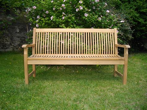 Avec ou sans dossier, petit ou grand, vous trouverez le banc qui vous conviendra pour lire. Banc jardin